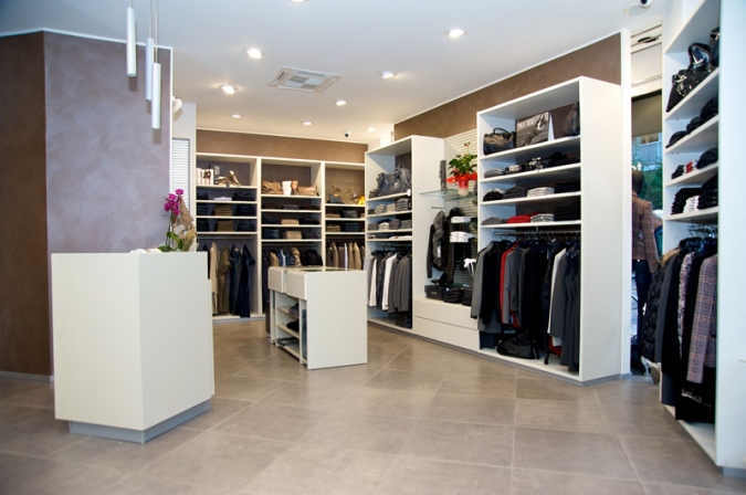 arredamento negozio abbigliamento top ten borgosesia (10)